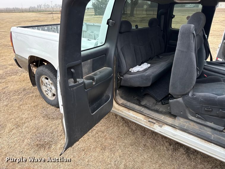 image for item DZ5158 2002 Chevrolet Silverado 1500 Ext. Cab pickup truck