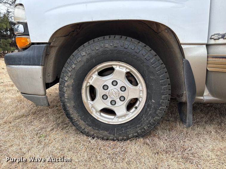 image for item DZ5158 2002 Chevrolet Silverado 1500 Ext. Cab pickup truck