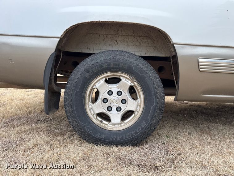 image for item DZ5158 2002 Chevrolet Silverado 1500 Ext. Cab pickup truck