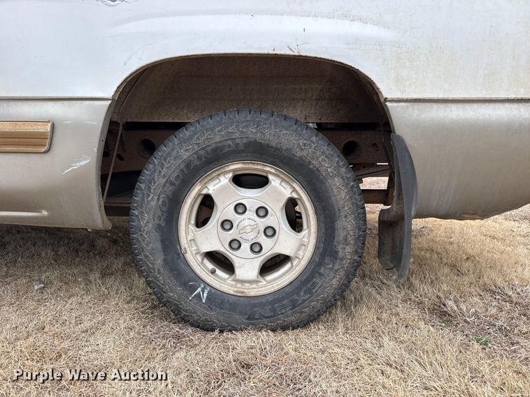 image for item DZ5158 2002 Chevrolet Silverado 1500 Ext. Cab pickup truck