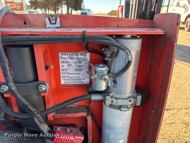 image for item DZ5188 Toyota 7FBCU18 forklift