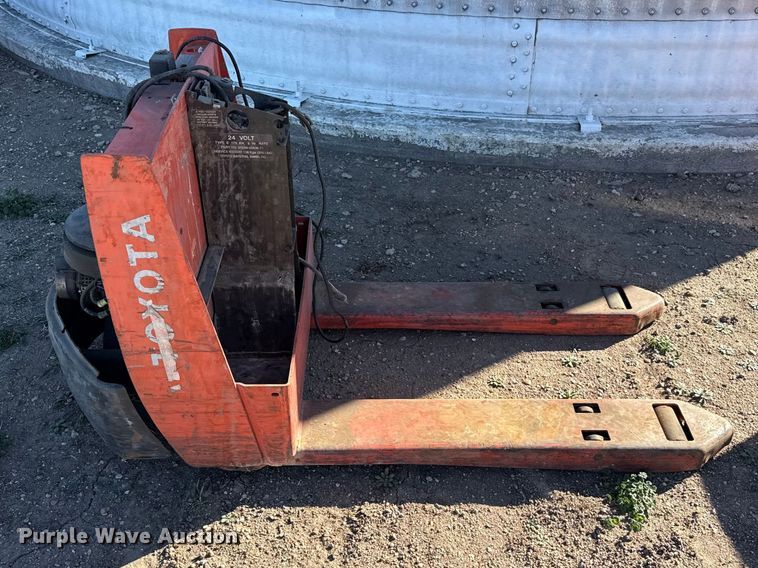 image for item DZ5188 Toyota 7FBCU18 forklift