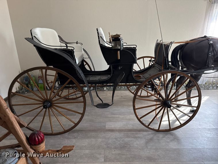 image for item DZ5231 Pontiac Buggy Co. horse drawn buggy