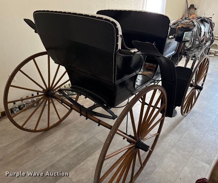 image for item DZ5231 Pontiac Buggy Co. horse drawn buggy