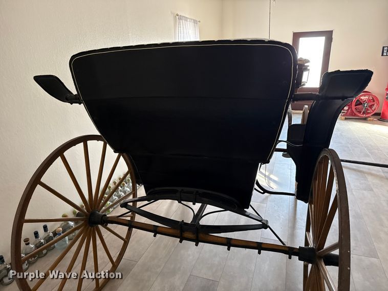 image for item DZ5231 Pontiac Buggy Co. horse drawn buggy