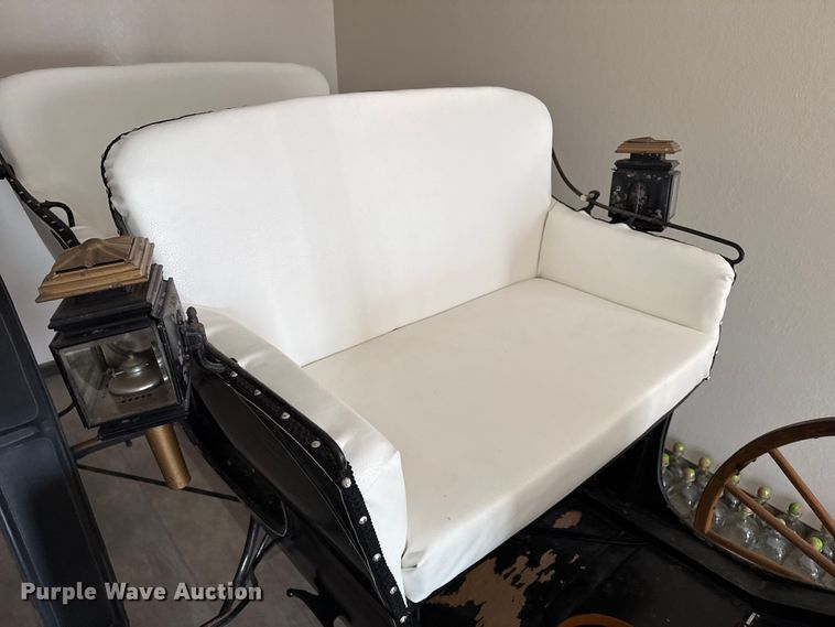 image for item DZ5231 Pontiac Buggy Co. horse drawn buggy