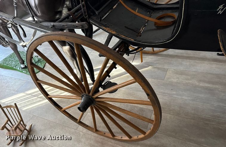 image for item DZ5231 Pontiac Buggy Co. horse drawn buggy