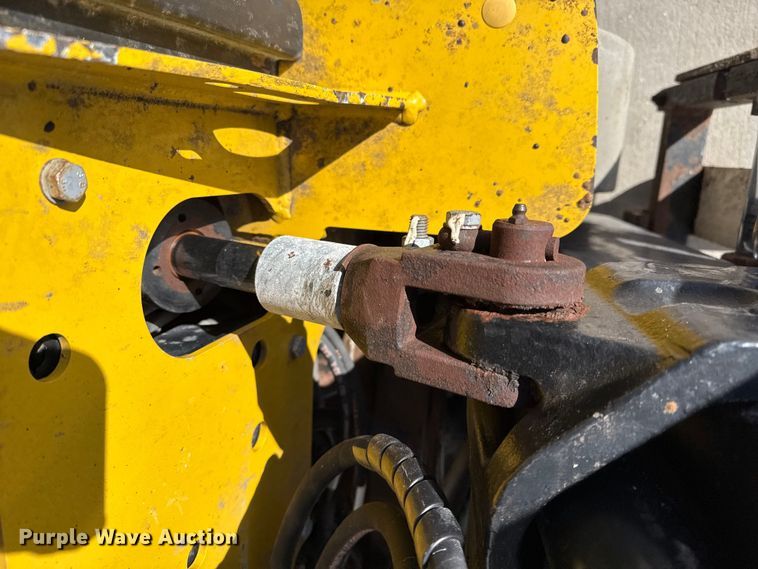 image for item DZ5232 Yale GLC050VXNESE083 forklift