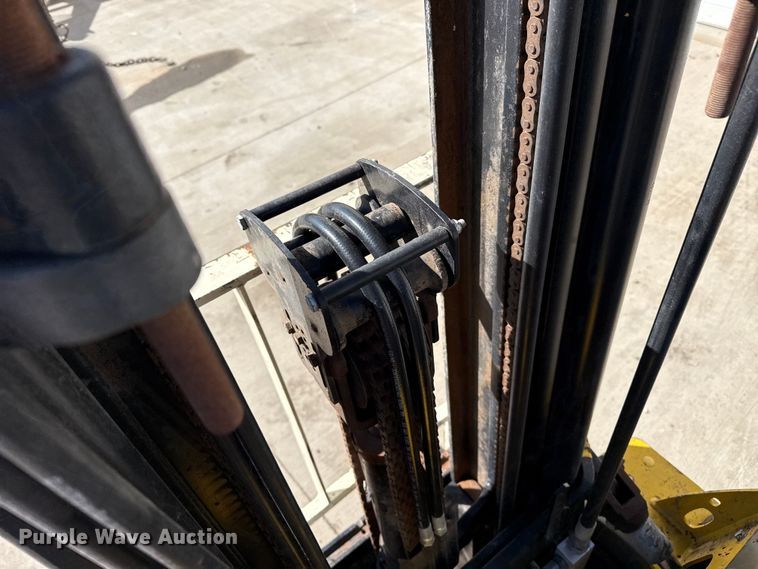 image for item DZ5232 Yale GLC050VXNESE083 forklift