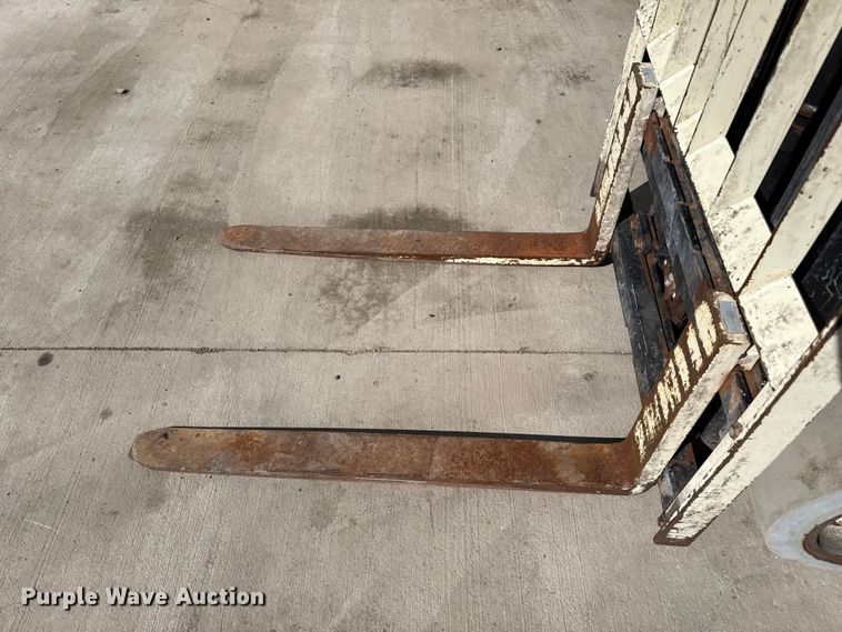 image for item DZ5232 Yale GLC050VXNESE083 forklift