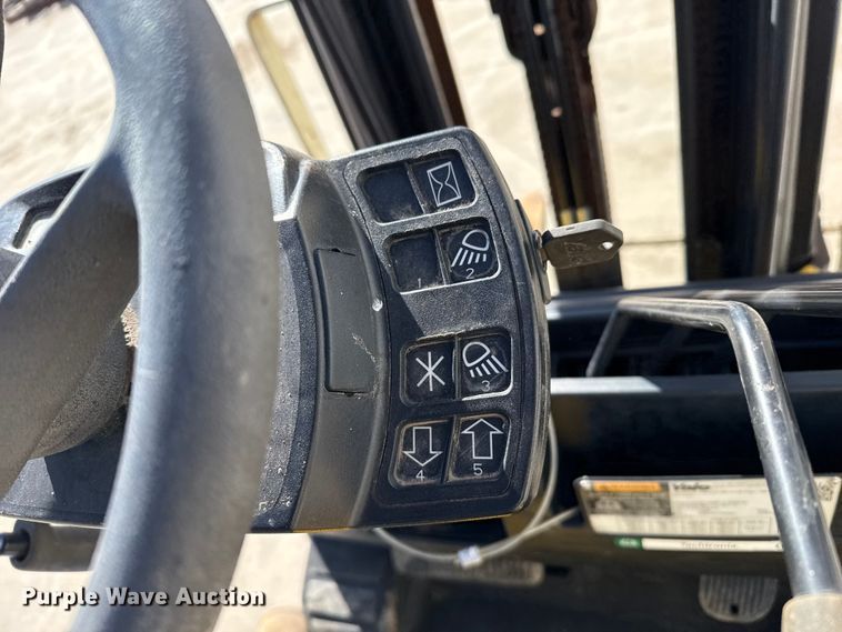 image for item DZ5232 Yale GLC050VXNESE083 forklift