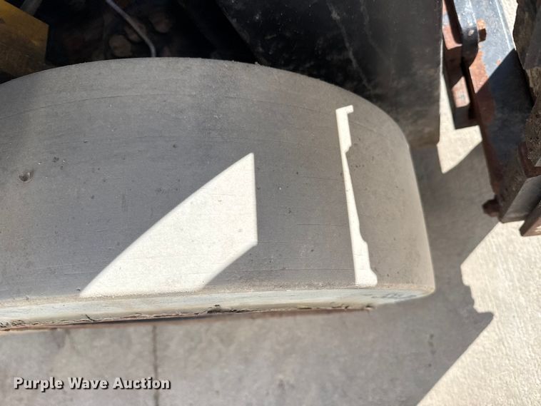 image for item DZ5232 Yale GLC050VXNESE083 forklift