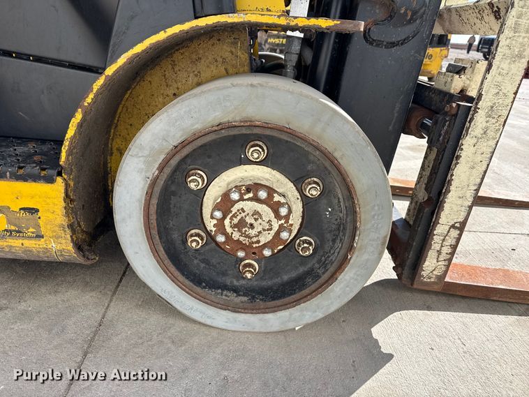 image for item DZ5232 Yale GLC050VXNESE083 forklift