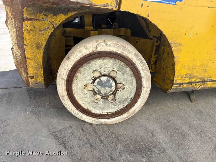 image for item DZ5232 Yale GLC050VXNESE083 forklift