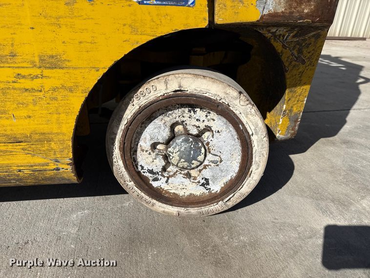 image for item DZ5232 Yale GLC050VXNESE083 forklift