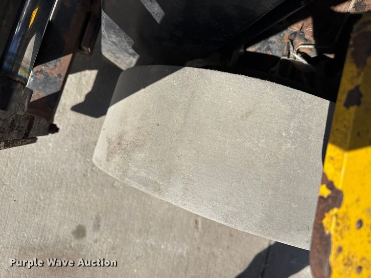 image for item DZ5232 Yale GLC050VXNESE083 forklift