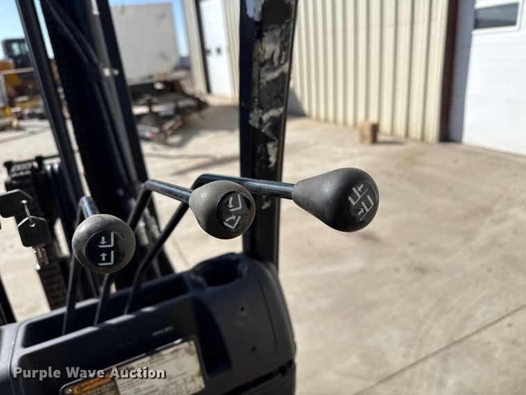 image for item DZ5234 Yale GLC040SVSVXNESE082 forklift