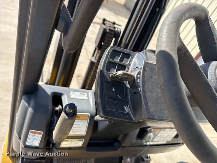 image for item DZ5234 Yale GLC040SVSVXNESE082 forklift