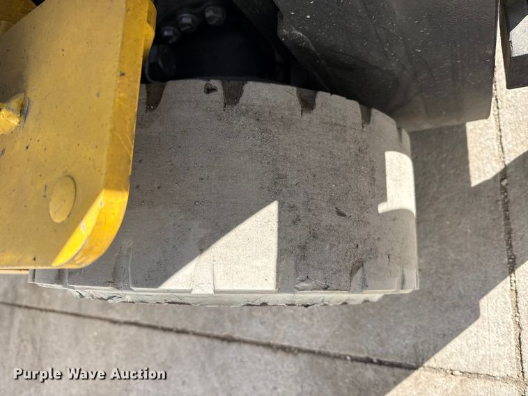 image for item DZ5234 Yale GLC040SVSVXNESE082 forklift