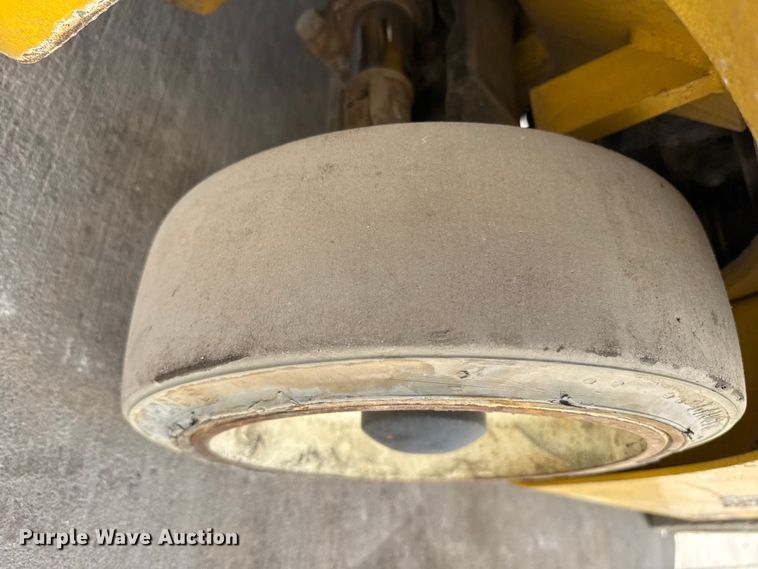 image for item DZ5234 Yale GLC040SVSVXNESE082 forklift