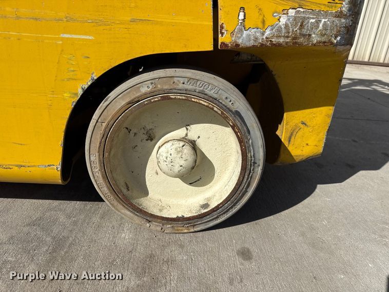 image for item DZ5234 Yale GLC040SVSVXNESE082 forklift