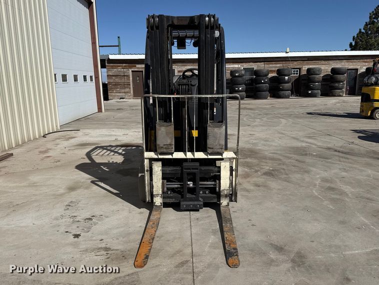 image for item DZ5235 Yale GLC050VXNEAE083 forklift