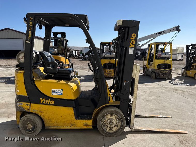 image for item DZ5235 Yale GLC050VXNEAE083 forklift