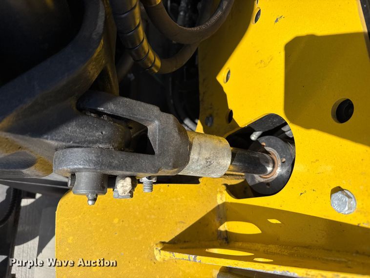 image for item DZ5235 Yale GLC050VXNEAE083 forklift