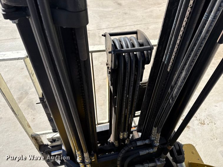 image for item DZ5235 Yale GLC050VXNEAE083 forklift