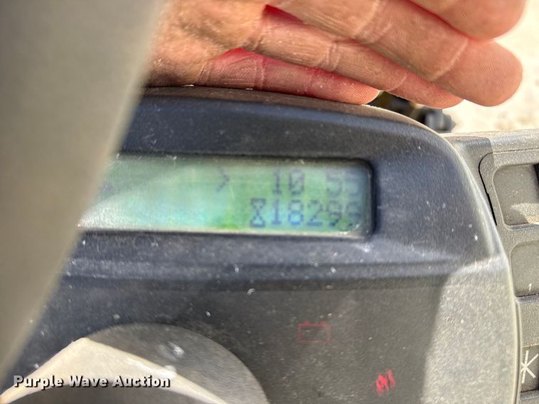 image for item DZ5235 Yale GLC050VXNEAE083 forklift