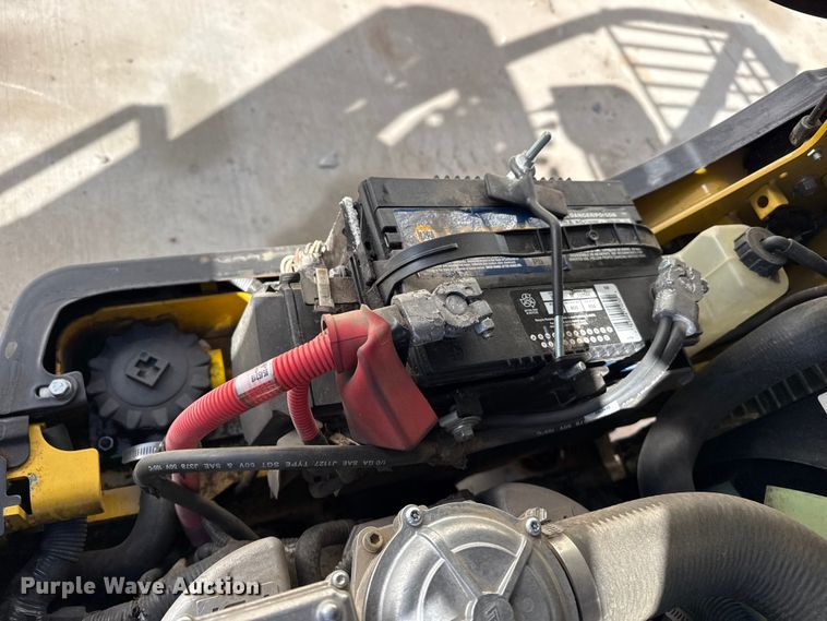 image for item DZ5235 Yale GLC050VXNEAE083 forklift