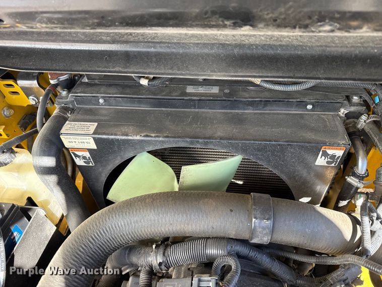 image for item DZ5235 Yale GLC050VXNEAE083 forklift