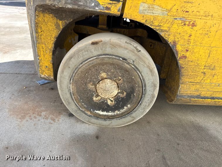 image for item DZ5235 Yale GLC050VXNEAE083 forklift