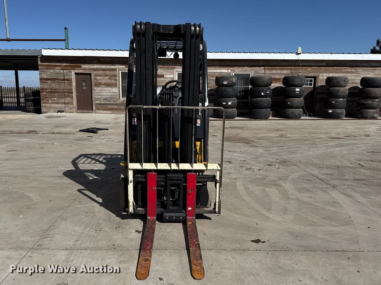 image for item DZ5236 Yale GLC050VXNEAE085 forklift