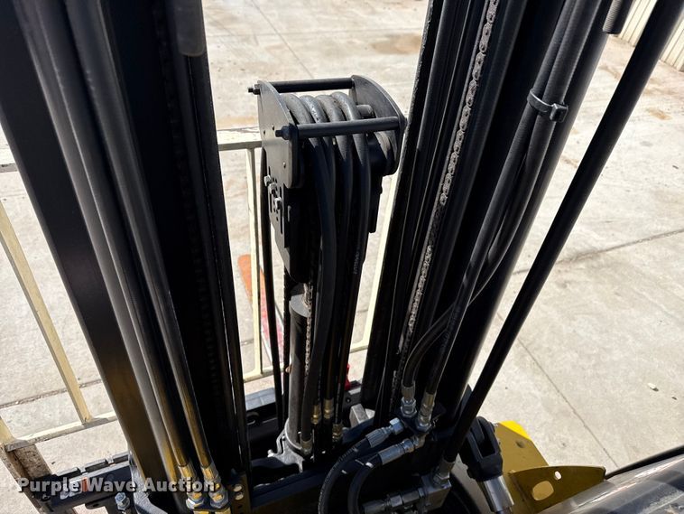 image for item DZ5236 Yale GLC050VXNEAE085 forklift