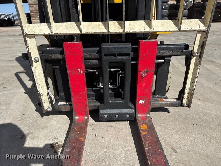 image for item DZ5236 Yale GLC050VXNEAE085 forklift