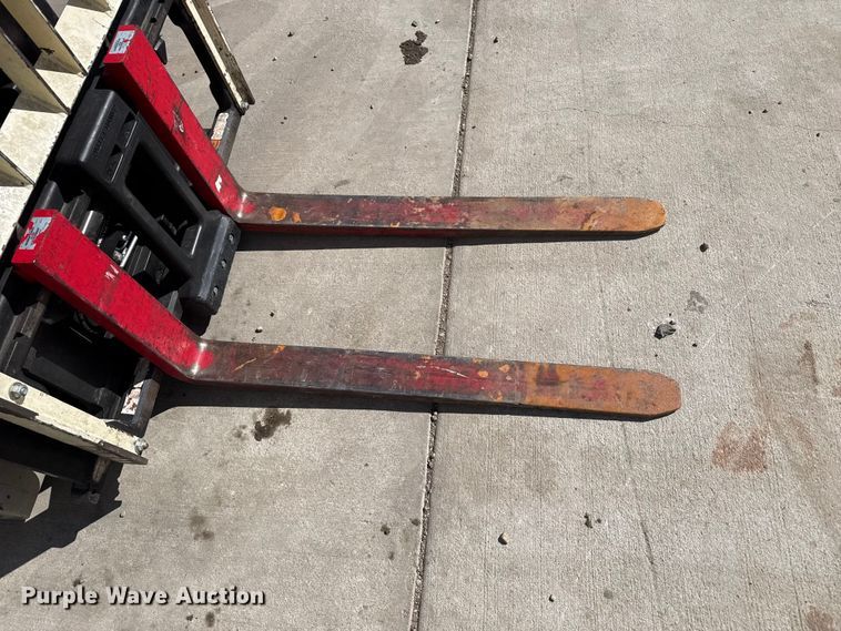 image for item DZ5236 Yale GLC050VXNEAE085 forklift