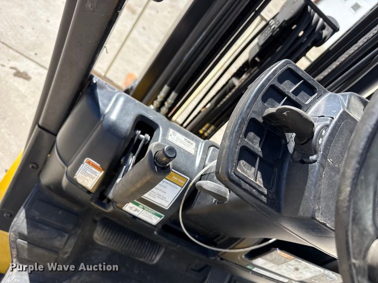 image for item DZ5236 Yale GLC050VXNEAE085 forklift