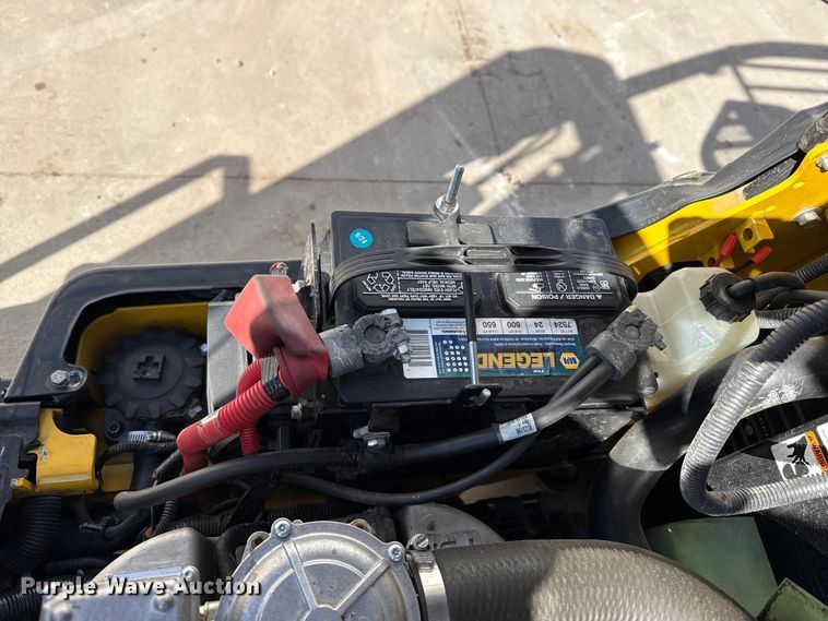 image for item DZ5236 Yale GLC050VXNEAE085 forklift