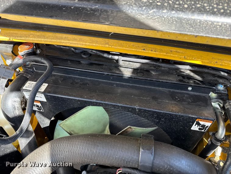 image for item DZ5236 Yale GLC050VXNEAE085 forklift