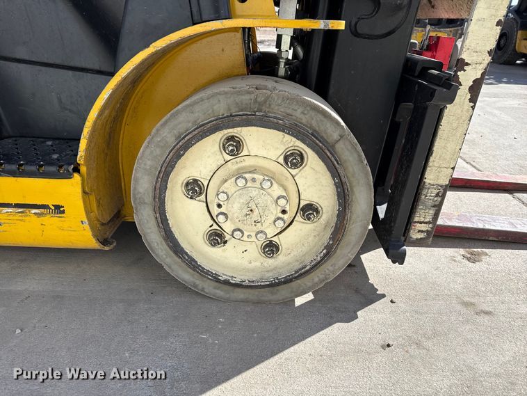 image for item DZ5236 Yale GLC050VXNEAE085 forklift