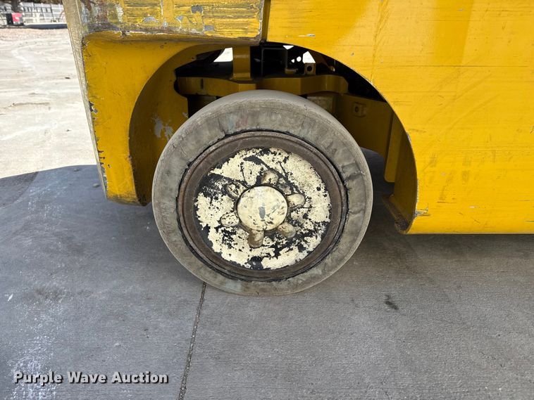 image for item DZ5236 Yale GLC050VXNEAE085 forklift