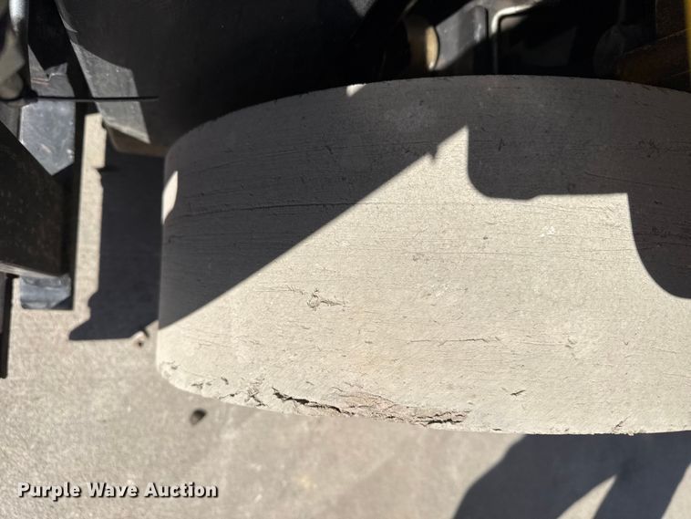 image for item DZ5236 Yale GLC050VXNEAE085 forklift