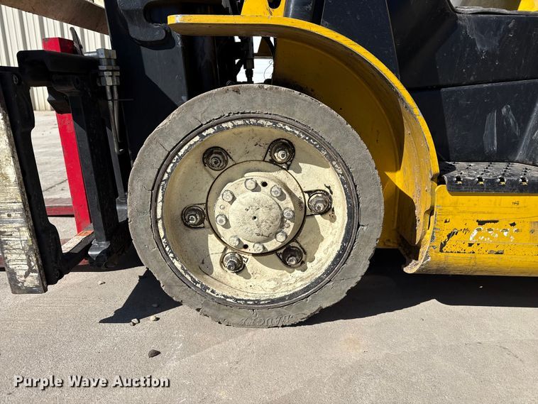 image for item DZ5236 Yale GLC050VXNEAE085 forklift