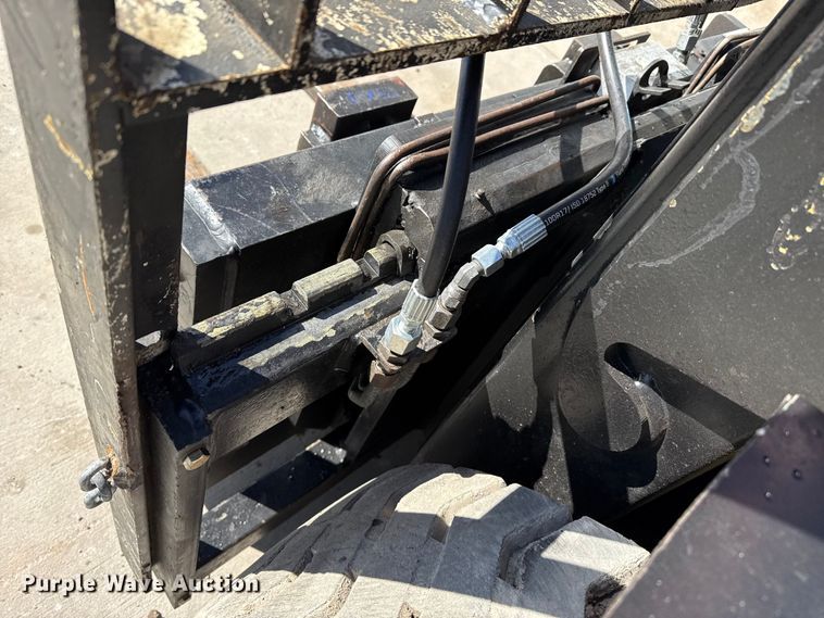 image for item DZ5239 Yale GLP120MJNGBE108 forklift