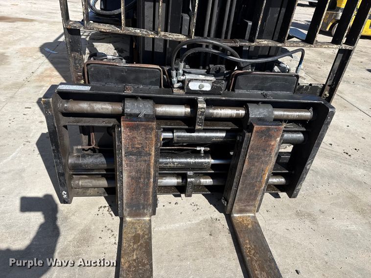 image for item DZ5239 Yale GLP120MJNGBE108 forklift