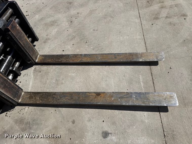 image for item DZ5239 Yale GLP120MJNGBE108 forklift