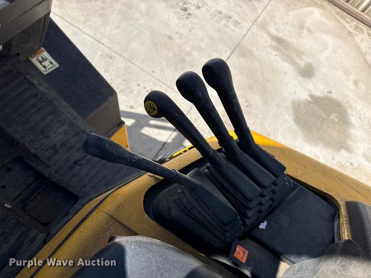 image for item DZ5239 Yale GLP120MJNGBE108 forklift