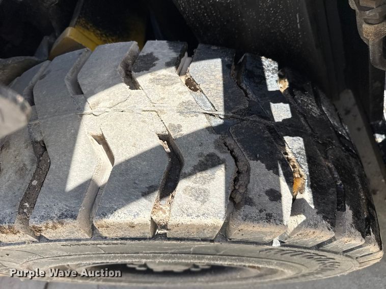 image for item DZ5239 Yale GLP120MJNGBE108 forklift