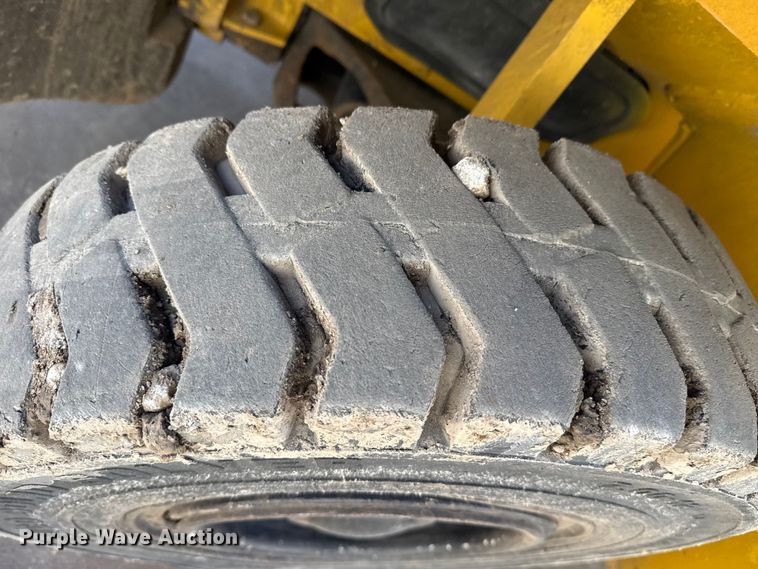 image for item DZ5239 Yale GLP120MJNGBE108 forklift